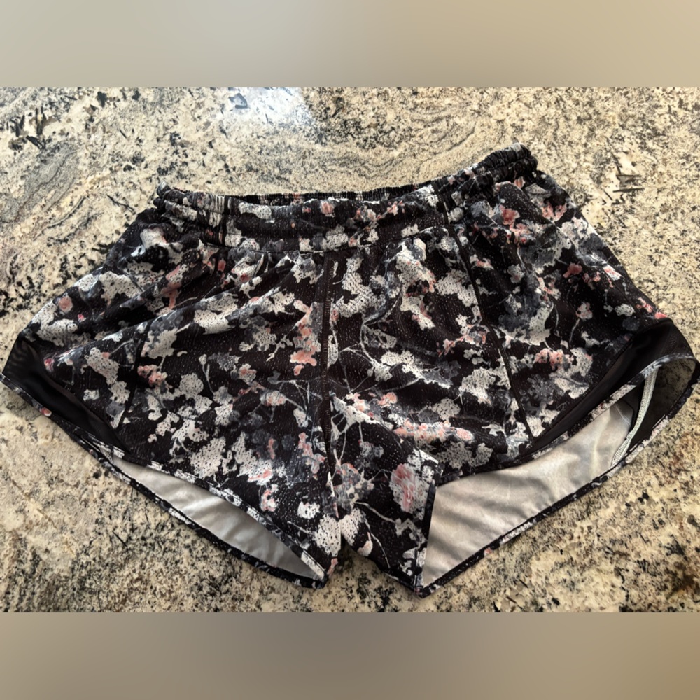 Lululemon Athletica Black and White Floral shorts women 12 tall